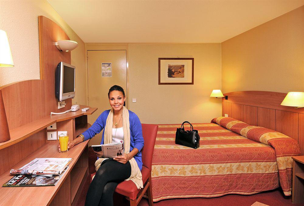 Comfort Hotel Grenoble Meylan Esterno foto